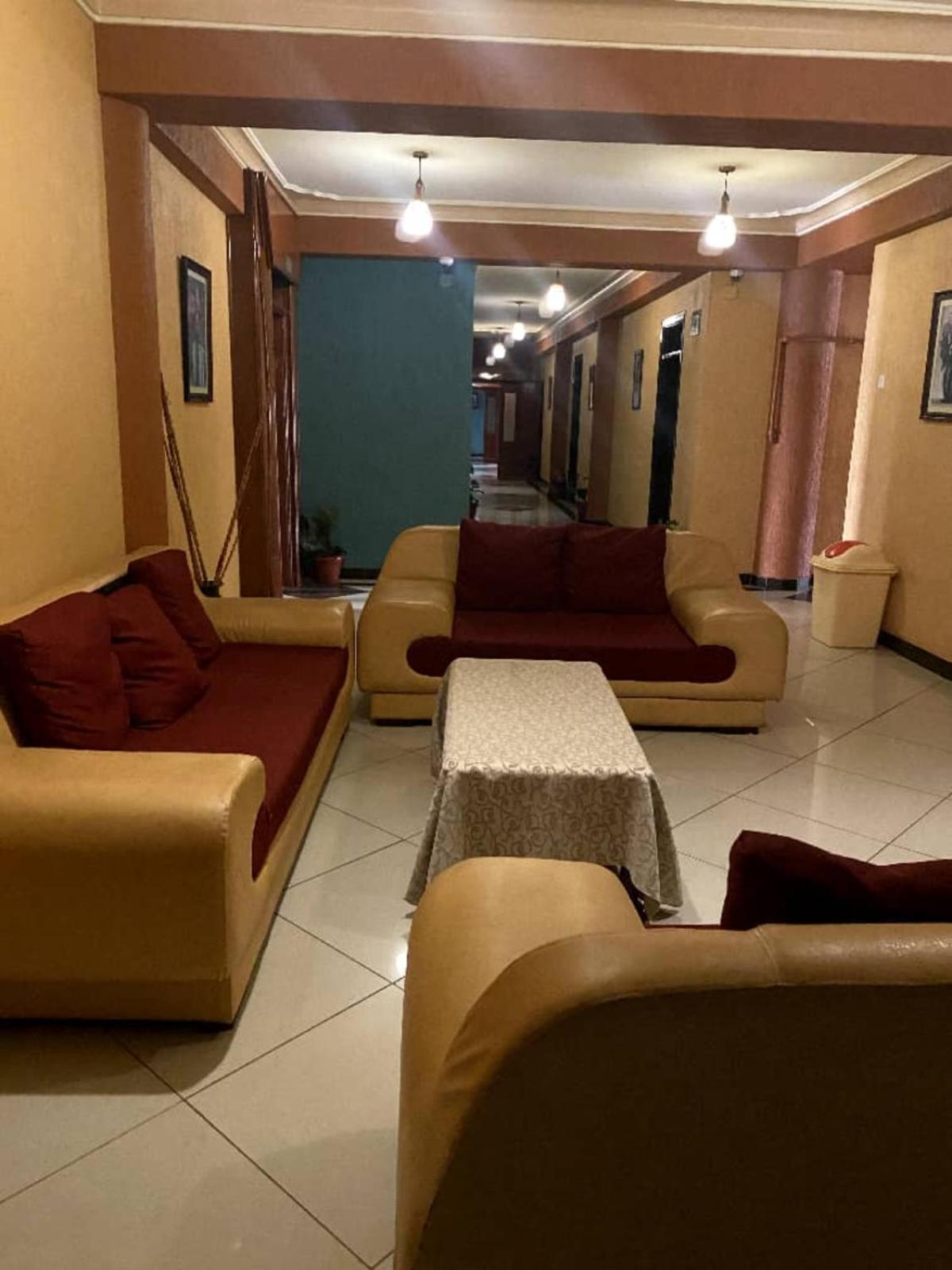 The Tick Hotel Kampala Extérieur photo