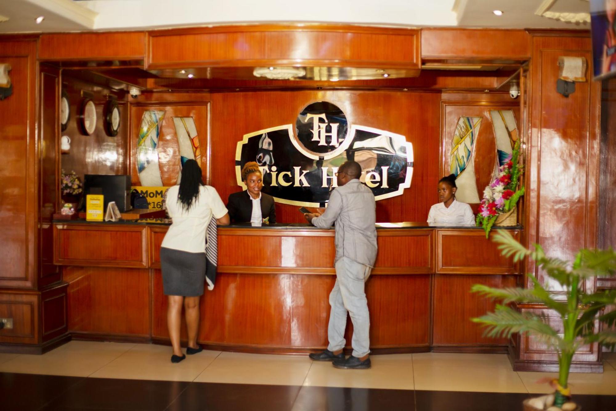 The Tick Hotel Kampala Extérieur photo